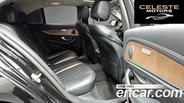 MERCEDES BENZ E-Classe W213 E220d Exclusive 2018 — photo 12 sur 20