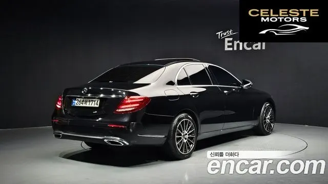 MERCEDES BENZ E-Classe W213 E220d Exclusive 2018 — photo 2 sur 20