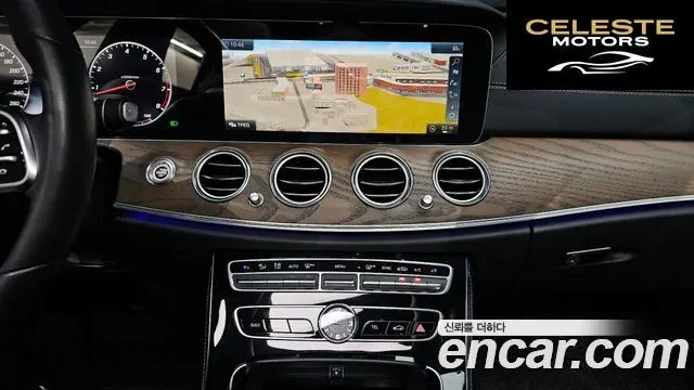 MERCEDES BENZ E-Classe W213 E300 4MATIC Exclusive 2019 — photo 18 sur 33