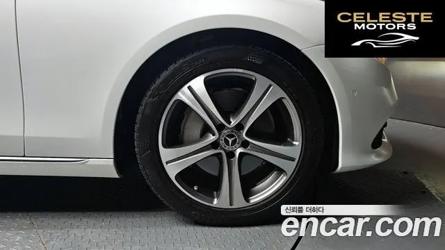 MERCEDES BENZ E-Classe W213 E300 Avantgarde 2019 — photo 7 sur 36