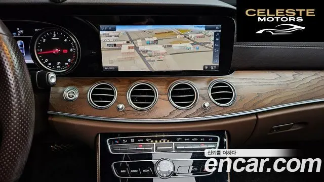 MERCEDES BENZ E-Classe W213 E220d Exclusive 2018 — photo 12 sur 20