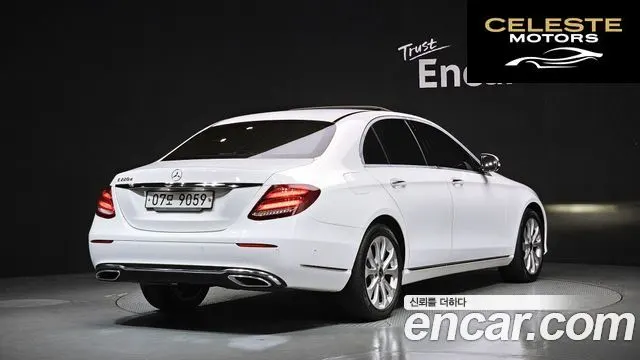 MERCEDES BENZ E-Classe W213 E220d Exclusive 2018 — photo 2 sur 20