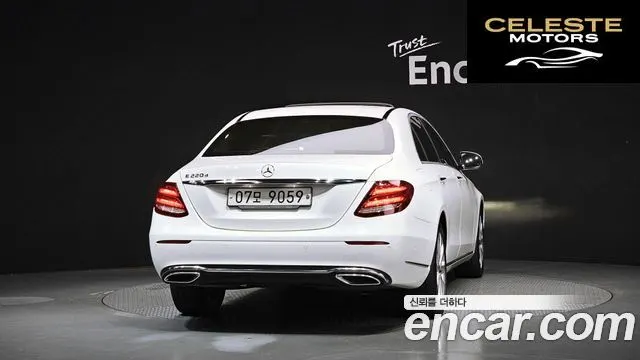 MERCEDES BENZ E-Classe W213 E220d Exclusive 2018 — photo 4 sur 20