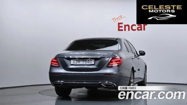 MERCEDES BENZ E-Classe W213 E300 4MATIC Avantgarde 2019 — photo 4 sur 34