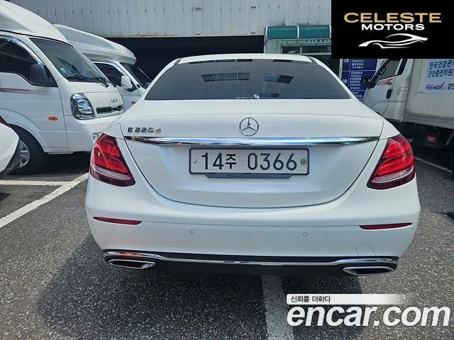 MERCEDES BENZ E-Classe W213 E220d Exclusive 2017 — photo 7 sur 26