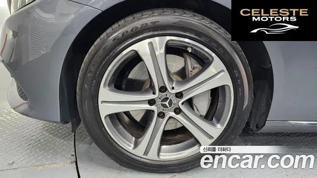 MERCEDES BENZ E-Classe W213 E300 Avantgarde 2019 — photo 5 sur 23