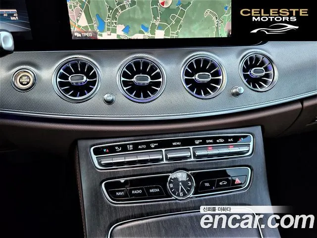 MERCEDES BENZ E-Classe W213 E200 Avantgarde 2017 — photo 11 sur 26
