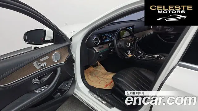 MERCEDES BENZ E-Classe W213 E300 4MATIC Exclusive 2018 — photo 13 sur 30