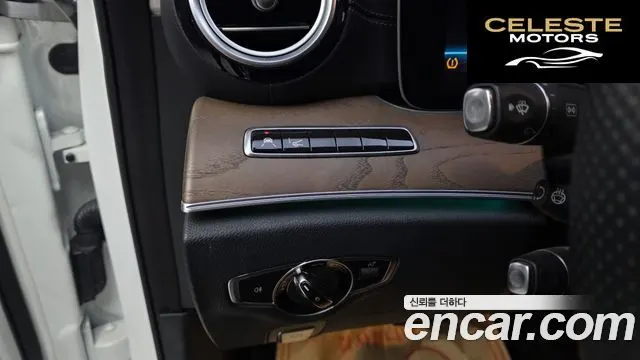 MERCEDES BENZ E-Classe W213 E300 4MATIC Exclusive 2018 — photo 27 sur 30