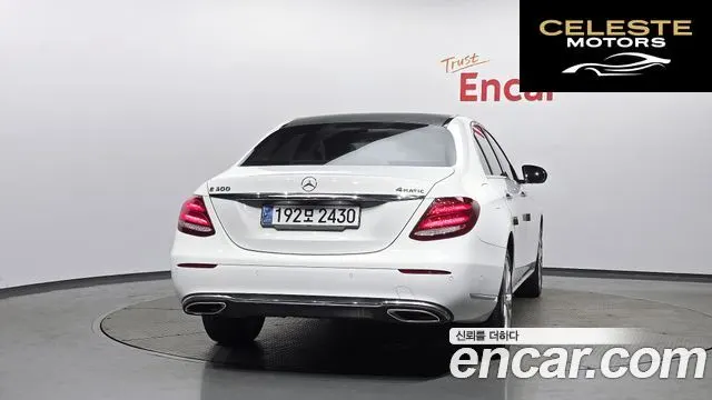 MERCEDES BENZ E-Classe W213 E300 4MATIC Exclusive 2018 — photo 4 sur 30