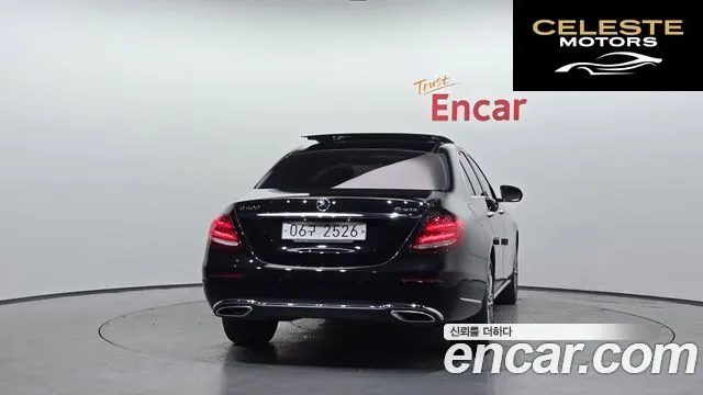 MERCEDES BENZ E-Classe W213 E400 4MATIC Exclusive 2017 — photo 4 sur 32