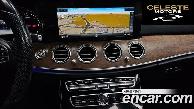 MERCEDES BENZ E-Classe W213 E220d Exclusive 2017 — photo 13 sur 20
