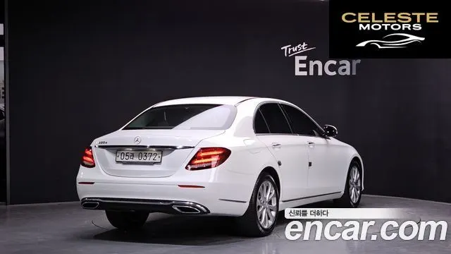 MERCEDES BENZ E-Classe W213 E220d Exclusive 2017 — photo 2 sur 20