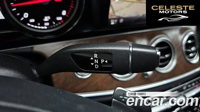 MERCEDES BENZ E-Classe W213 E220d Exclusive 2017 — photo 9 sur 20