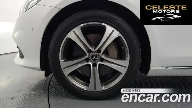 MERCEDES BENZ E-Classe W213 E300 Avantgarde 2019 — photo 4 sur 32