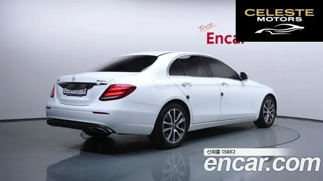 MERCEDES BENZ E-Classe W213 E300 4MATIC Avantgarde 2019 — photo 2 sur 33