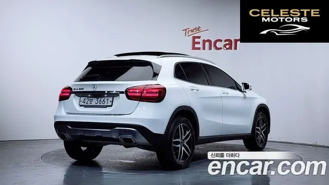 MERCEDES BENZ GLA-Classe X156 GLA220 Premium 2019 — photo 2 sur 34