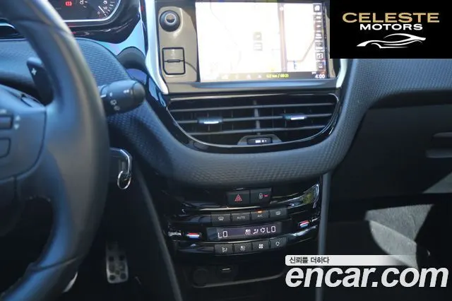 PEUGEOT 2008 1.6 e-HDi L 2015 — photo 10 sur 26