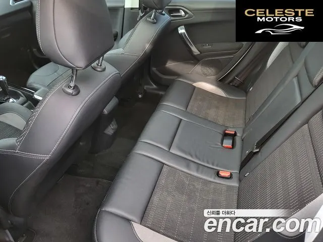 PEUGEOT 2008 1.6 e-HDi L 2015 — photo 14 sur 26
