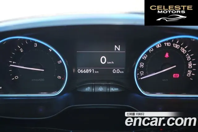 PEUGEOT 2008 1.6 e-HDi L 2015 — photo 8 sur 26