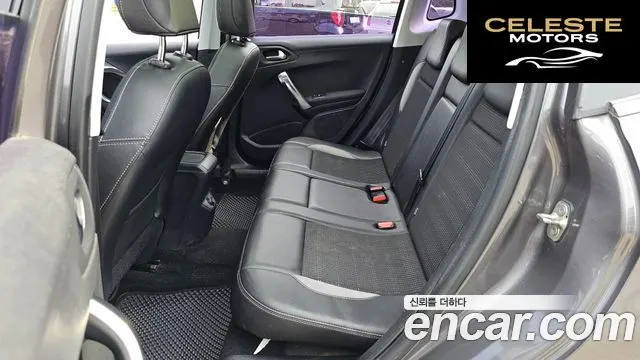 PEUGEOT 2008 1.6 e-HDi L 2015 — photo 12 sur 20