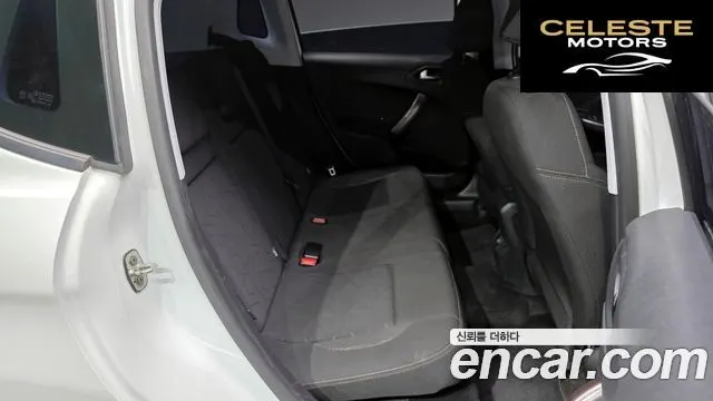 PEUGEOT 2008 1.6 e-HDi 2016 — photo 12 sur 20