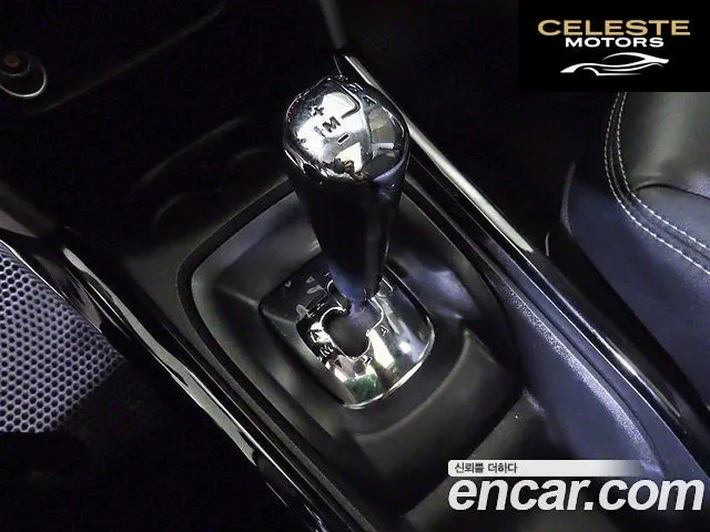 PEUGEOT 2008 1.6 e-HDi S 2015 — photo 12 sur 25