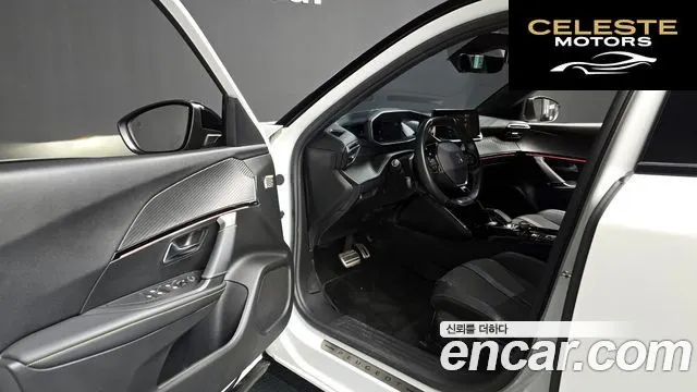 PEUGEOT e-2008 2EV GT 2021 — photo 11 sur 26