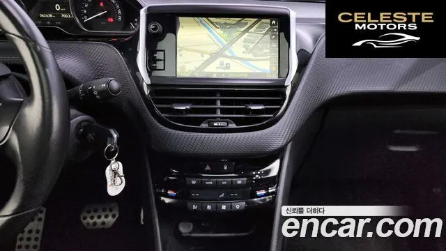 PEUGEOT 2008 1.6 e-HDi L 2016 — photo 14 sur 20