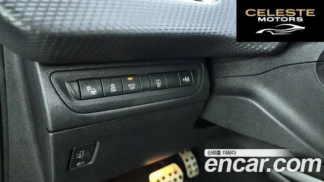 PEUGEOT 2008 1.6 e-HDi L 2016 — photo 16 sur 20