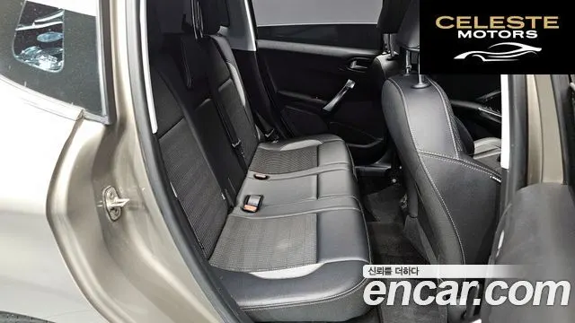 PEUGEOT 2008 1.6 BlueHDi 2016 — photo 11 sur 20
