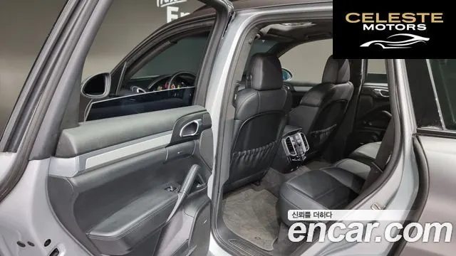 PORSCHE Cayenne 4.8 Turbo 2011 — photo 17 sur 20