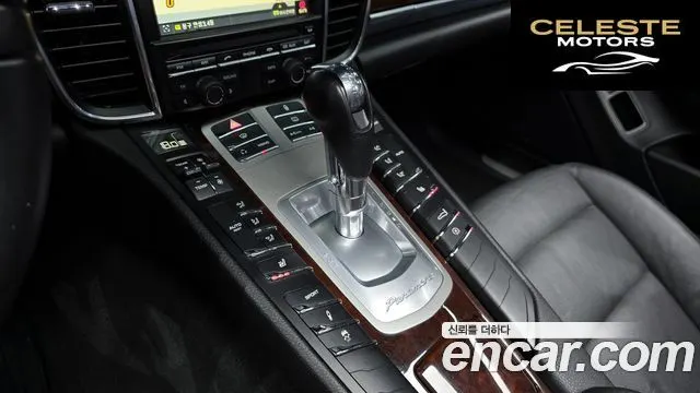 PORSCHE Panamera 3.0 2012 — photo 9 sur 20