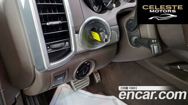 PORSCHE Cayenne 4.8 Turbo 2011 — photo 17 sur 26