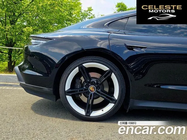 PORSCHE Taycan 2022 — photo 17 sur 26