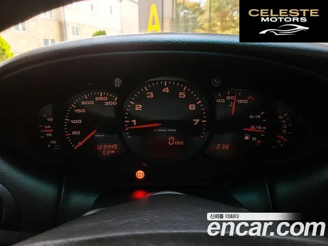 PORSCHE 911 Carrera 4 2001 — photo 8 sur 26