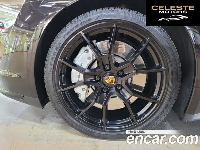 PORSCHE Taycan Turbo 2022 — photo 18 sur 26