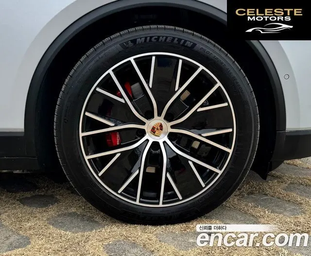 PORSCHE Macan EV 4S 2025 — photo 8 sur 26