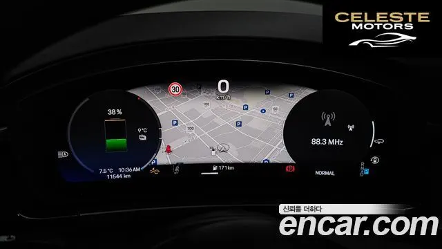 PORSCHE Macan EV Turbo 2025 — photo 7 sur 20
