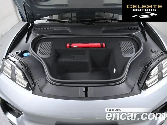 PORSCHE Macan EV 4S 2025 — photo 6 sur 26