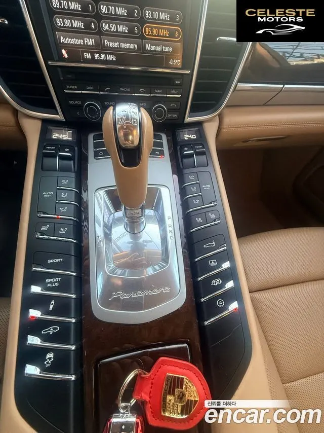 PORSCHE Panamera 4.8 Turbo 2010 — photo 9 sur 24