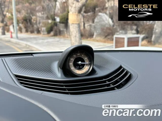 PORSCHE Taycan 2024 — photo 18 sur 26