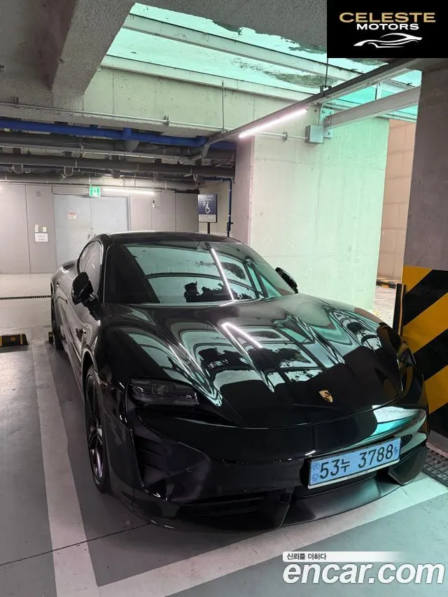 PORSCHE Taycan Turbo S 2021 — photo 16 sur 17
