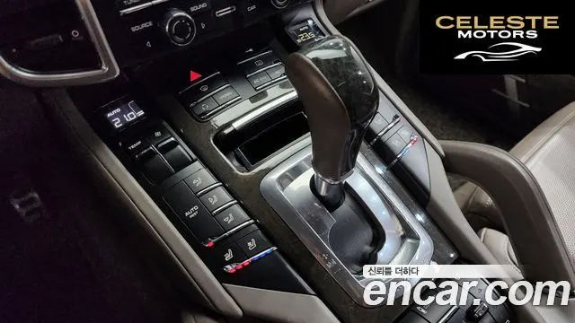 PORSCHE Cayenne 4.8 Turbo 2011 — photo 9 sur 20
