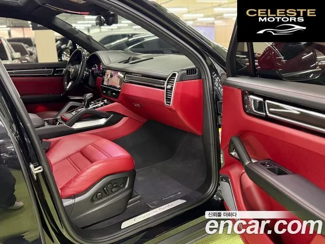 PORSCHE Cayenne (PO536) 4.0 Turbo 2022 — photo 18 sur 26