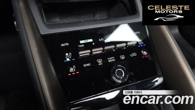 PORSCHE Macan EV Turbo 2025 — photo 19 sur 20