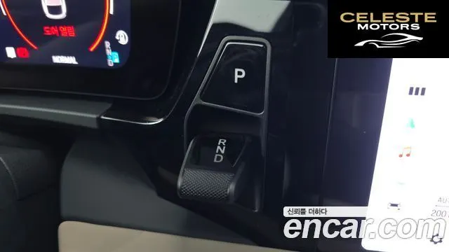 PORSCHE Macan EV Turbo 2025 — photo 9 sur 26
