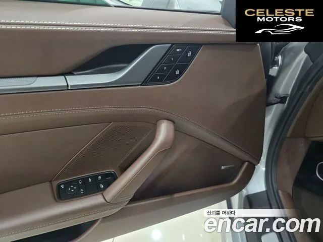 PORSCHE 911 (992) Carrera 4 Cabriolet 2024 — photo 15 sur 26