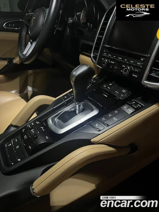 PORSCHE Cayenne 4.2 S 2016 — photo 9 sur 16