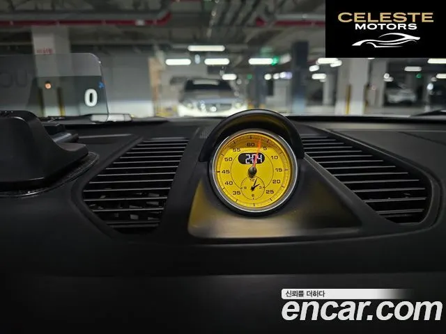 PORSCHE 911 Carrera 4 GTS 2018 — photo 8 sur 26